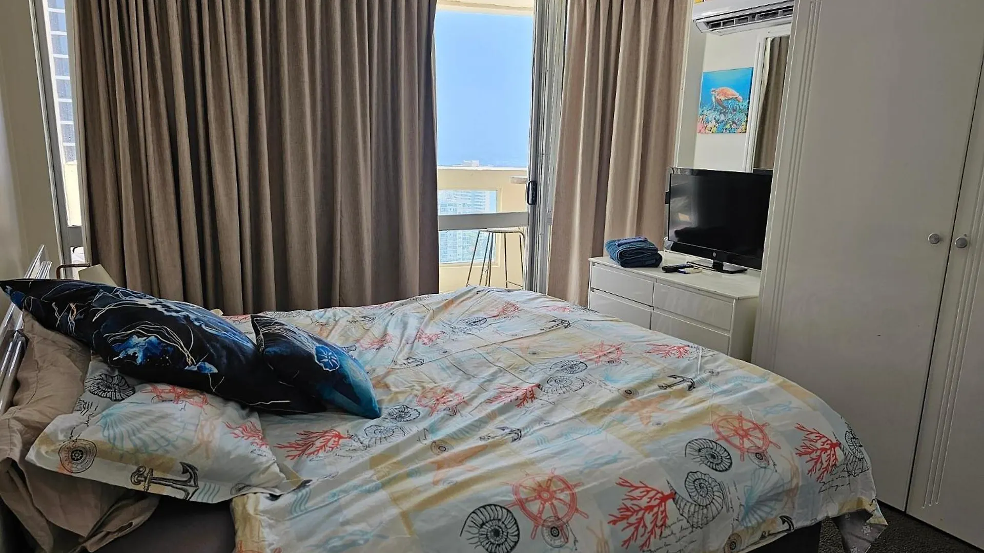 Oceanfront Surfers Celebrity Apartments Gold Coast Australia